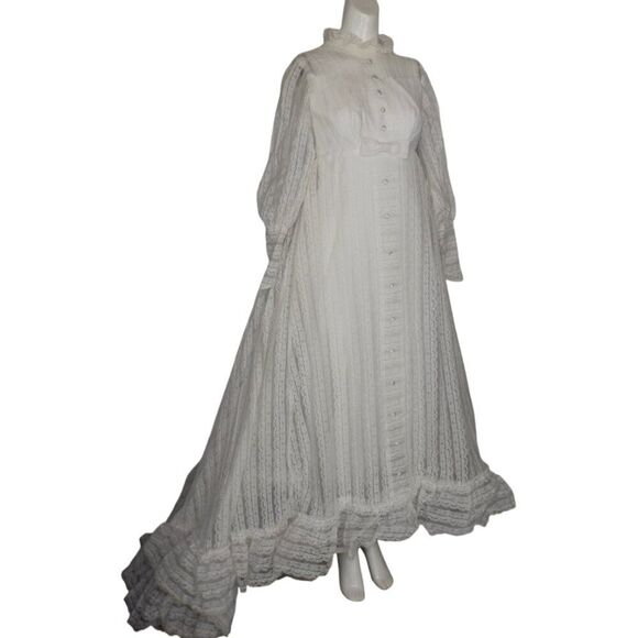 Vintage WEDDING Dress, XXS, All Lace, Long sleeve, POOFY skirt w/Train, 60s/70s - Picture 4 of 12